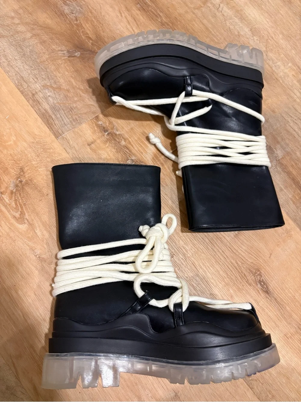 Akira Shibari tie boots